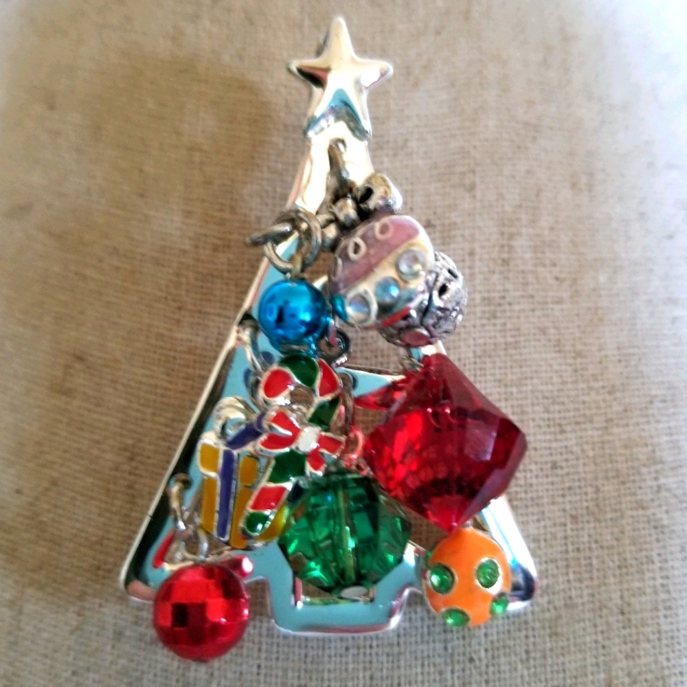 SILVER CHRISTMAS TREE NECKLACE OR BROOCH